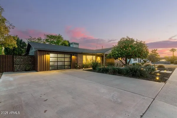 1837 E MINNEZONA AVE