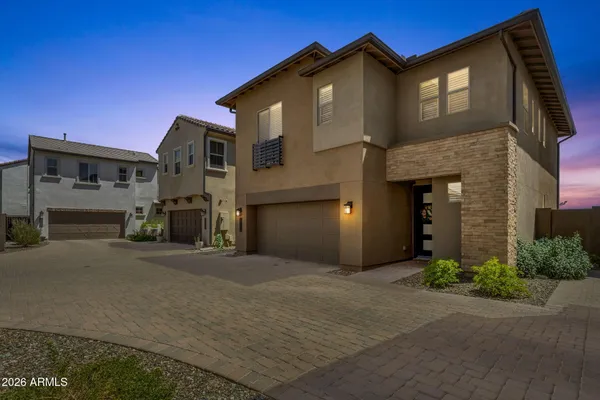 2443 W GLORIA LN