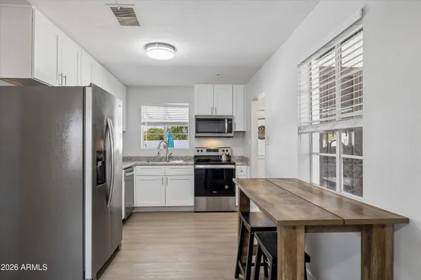 1321 W MARIPOSA ST