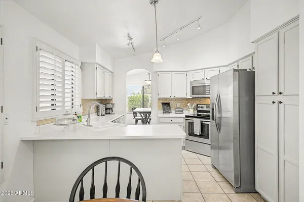 246 E VAUGHN AVE