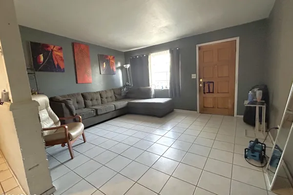2312 E NANCY LN
