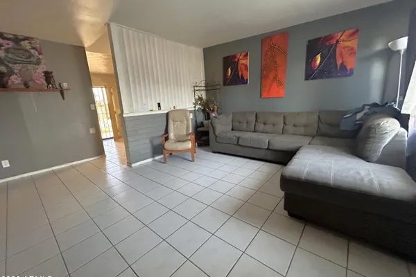 2312 E NANCY LN