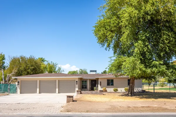 8018 W ACOMA DR
