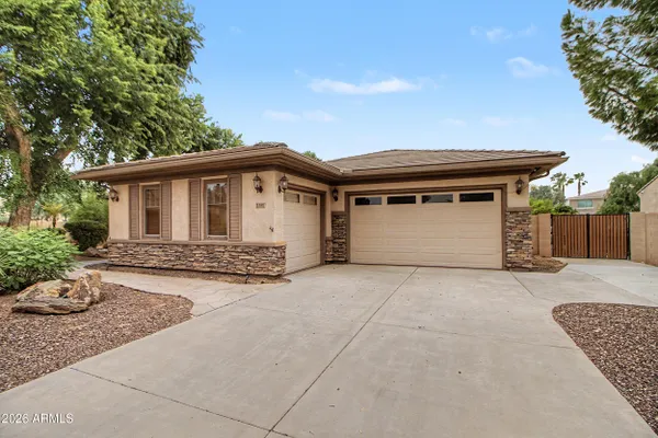 1351 E CANARY DR