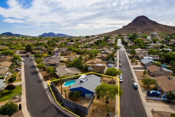 2031 E VISTA DR