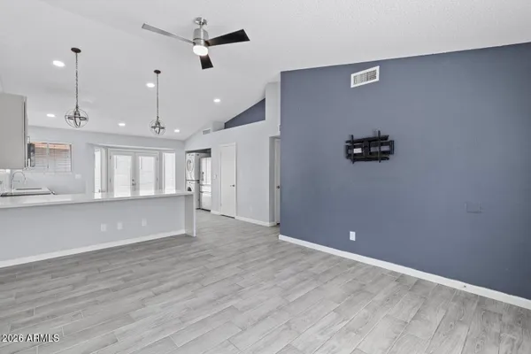 8520 W PALM LN 1037