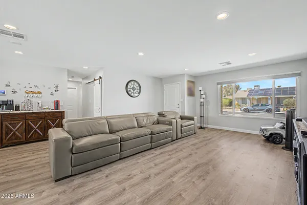 2357 W BETTY ELYSE LN