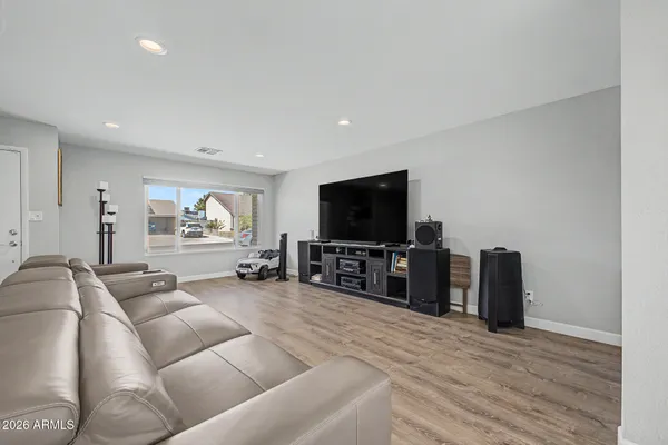 2357 W BETTY ELYSE LN