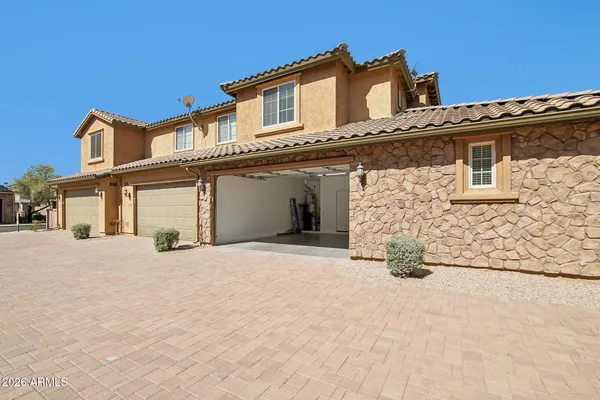 3866 E CAT BALUE DR