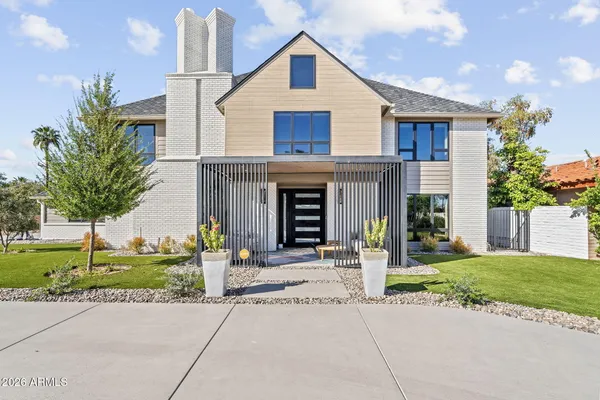 910 E KALER DR