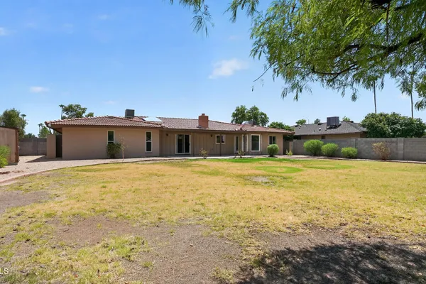 2702 S EL PARADISO -- --