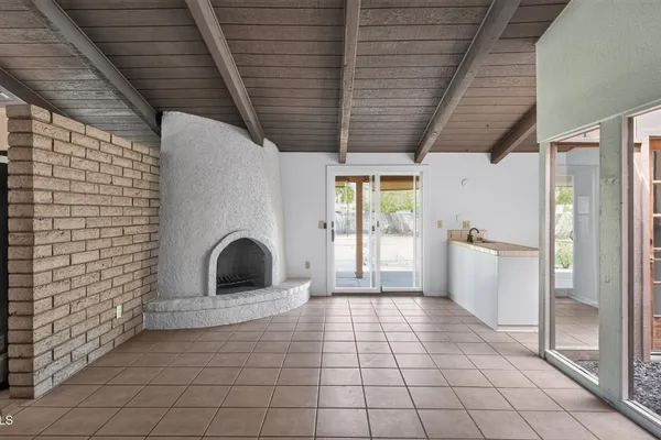 2702 S EL PARADISO -- --