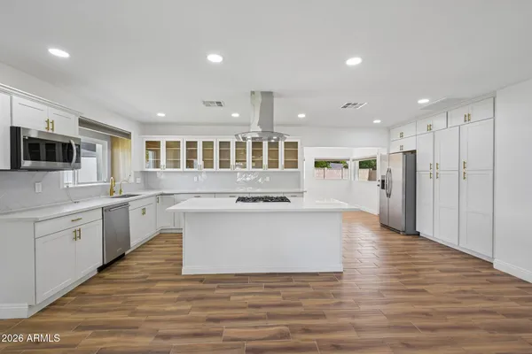 1121 W BETHANY HOME RD