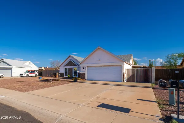 8533 W CORRINE DR