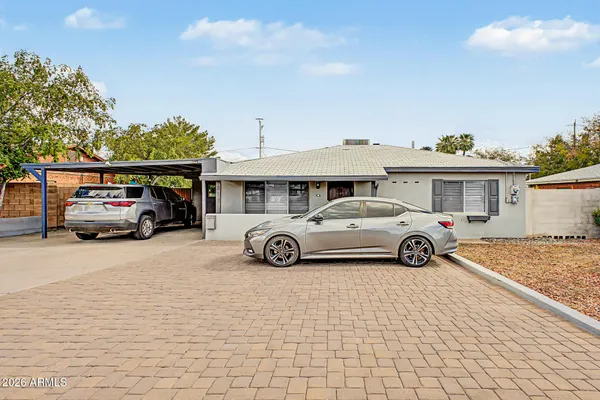 813 E GLENDALE AVE