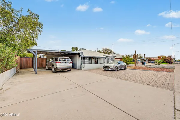 813 E GLENDALE AVE