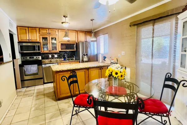 616 E PAPAGO DR