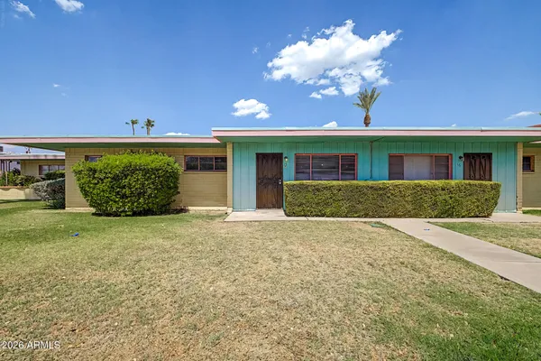 450 W EARLL DR 15
