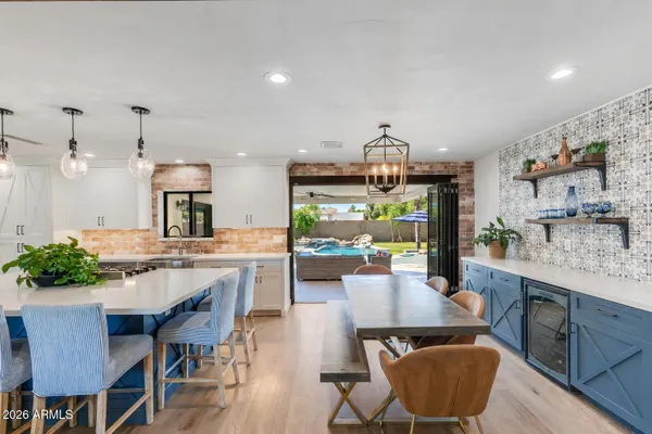 3229 E MONTECITO AVE