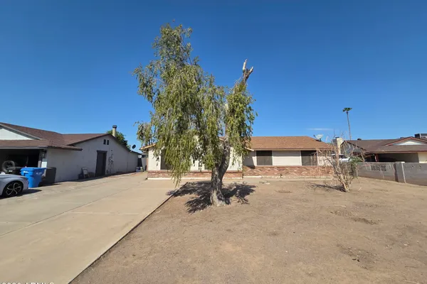 1910 N 42ND DR