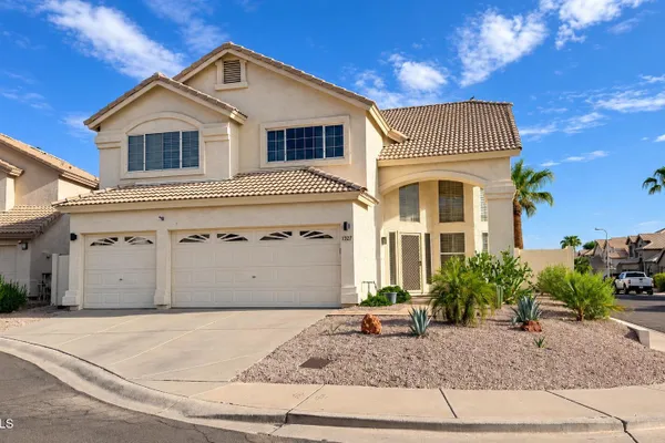1327 E HIDDENVIEW DR