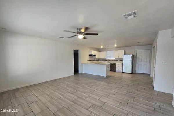 5011 W MACKENZIE DR