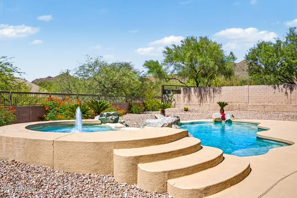 7926 E SADDLEBACK CIR
