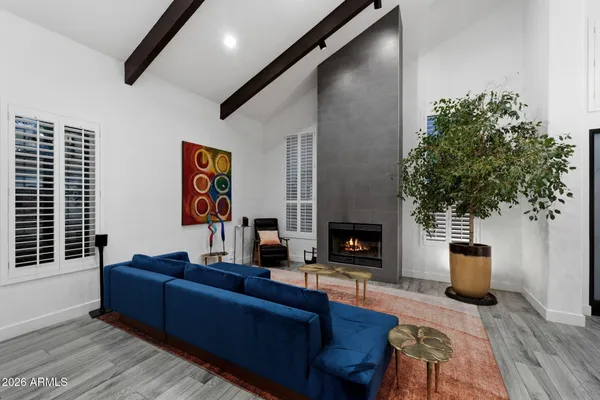20 E LOS ARBOLES CIR