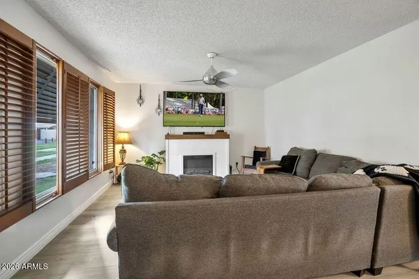 4442 W SOLANO DR