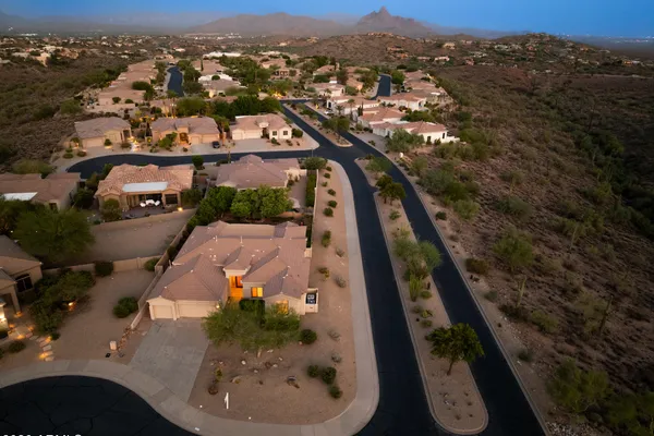 11003 N MESA VISTA CT