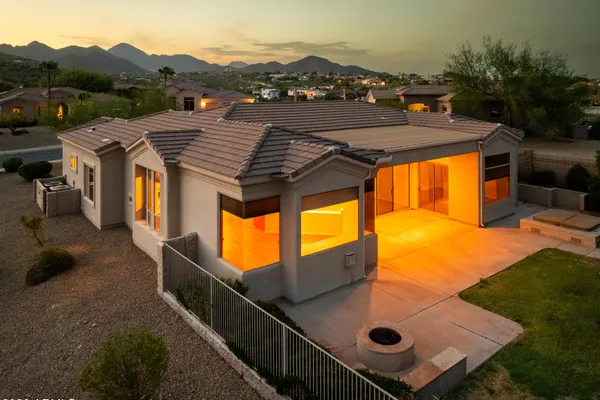 11003 N MESA VISTA CT