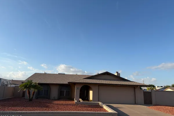 5831 W MURIEL DR