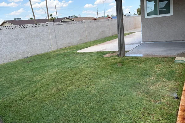5831 W MURIEL DR