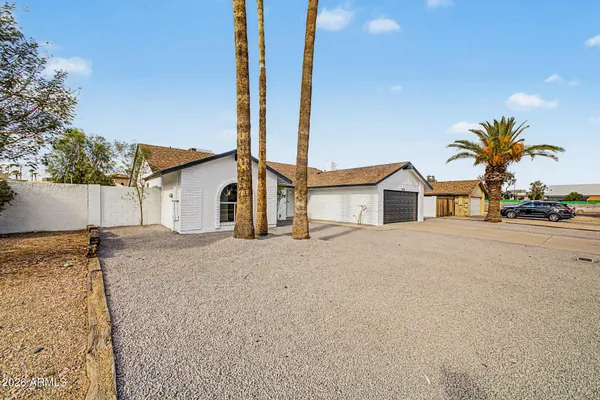2910 W SANDRA TER