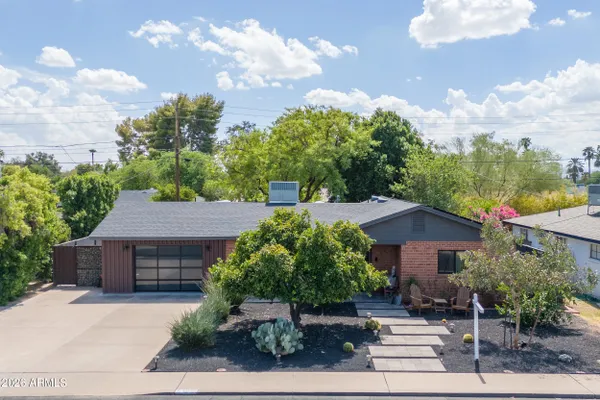 1837 E MINNEZONA AVE