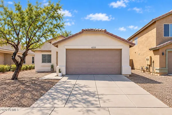 6233 W ENCINAS LN