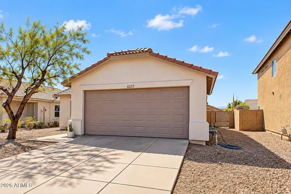 6233 W ENCINAS LN