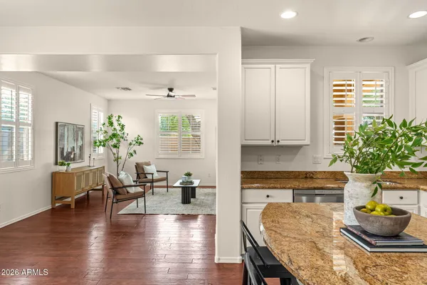 111 E PALOMINO DR
