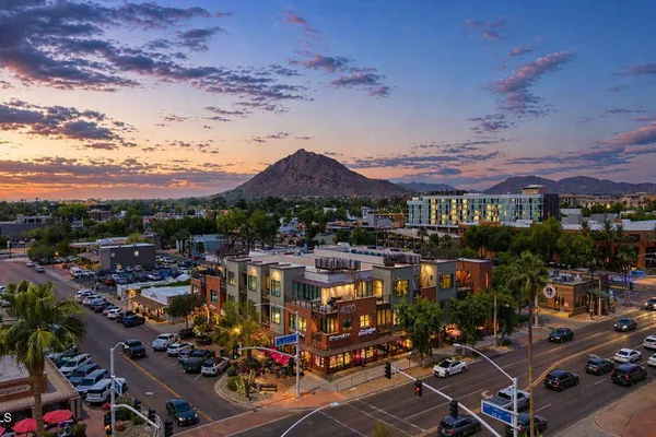 4020 N SCOTTSDALE RD 2004