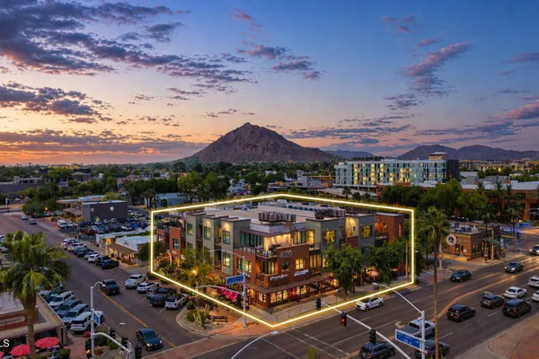 4020 N SCOTTSDALE RD 2004