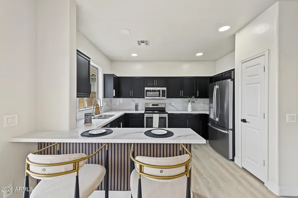 2520 W ALTA VISTA RD