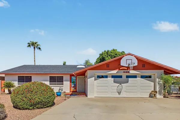 1200 W LAREDO ST
