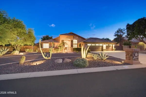 4613 W DESERT HOLLOW DR