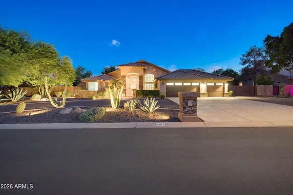 4613 W DESERT HOLLOW DR