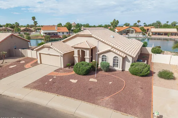 2081 N PEBBLE BEACH DR