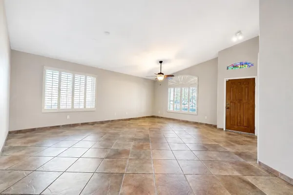 4438 W CALLE LEJOS