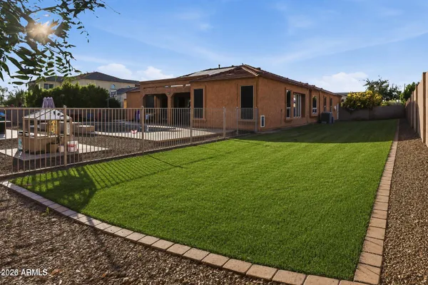 6615 W LEIBER PL