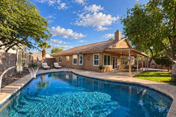 4438 W CALLE LEJOS