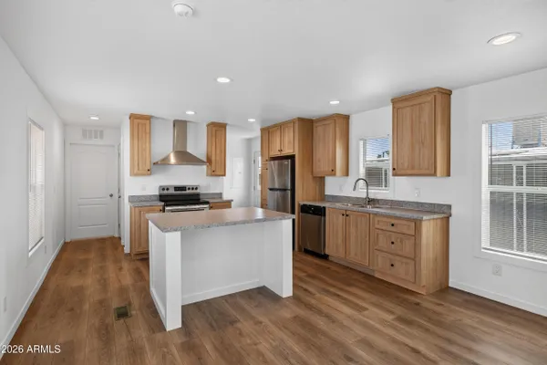 1325 W SILVERLAKE RD 77