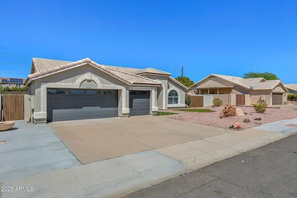 5538 W FALLEN LEAF LN